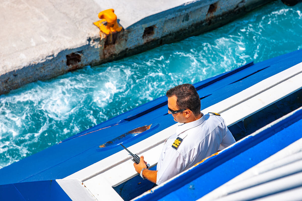 How to Properly Dock a Boat - Boat Safety