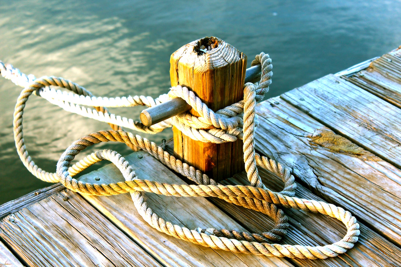 Cleat Hitch - best way to tie a boat to a dock. It is a quick and easy  method of tying a rope to a cleat on a dock or boat t…