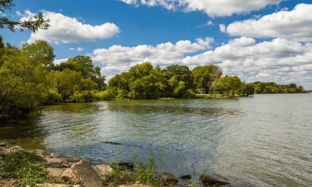 Lakes in Texas: A Waterfront Owner's Guide to the Best Spots and Setups