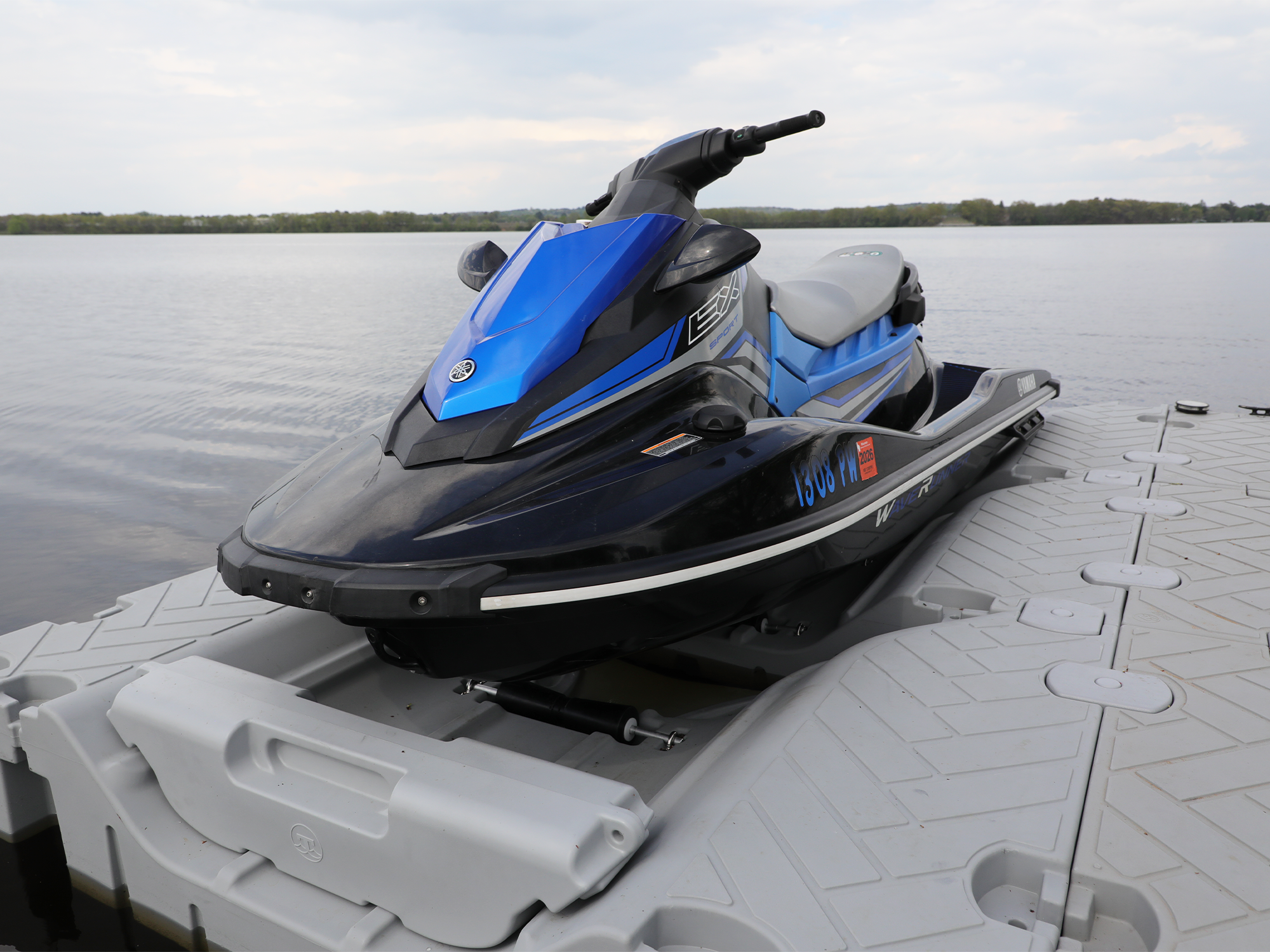 Flexx Floating PWC Port w/ Pipe Guides