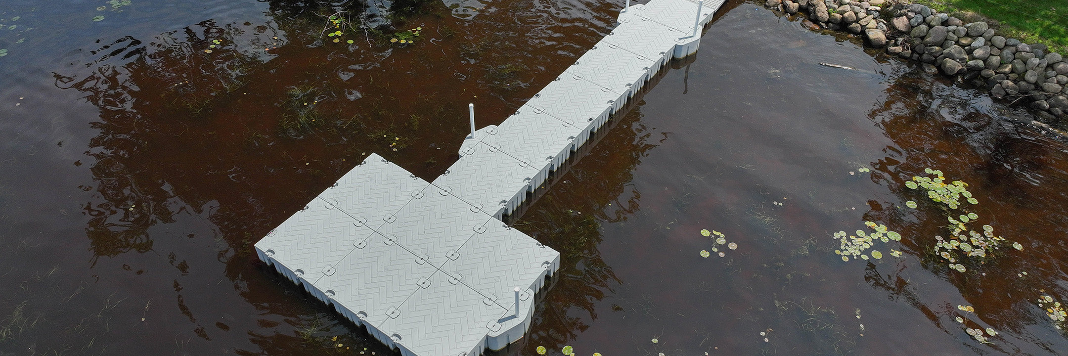 Floating docks rest on the water's surface and are anchored by cables, chains, or flexible connectors. They rise and fall with the water level, providing consistent access regardless of fluctuations.