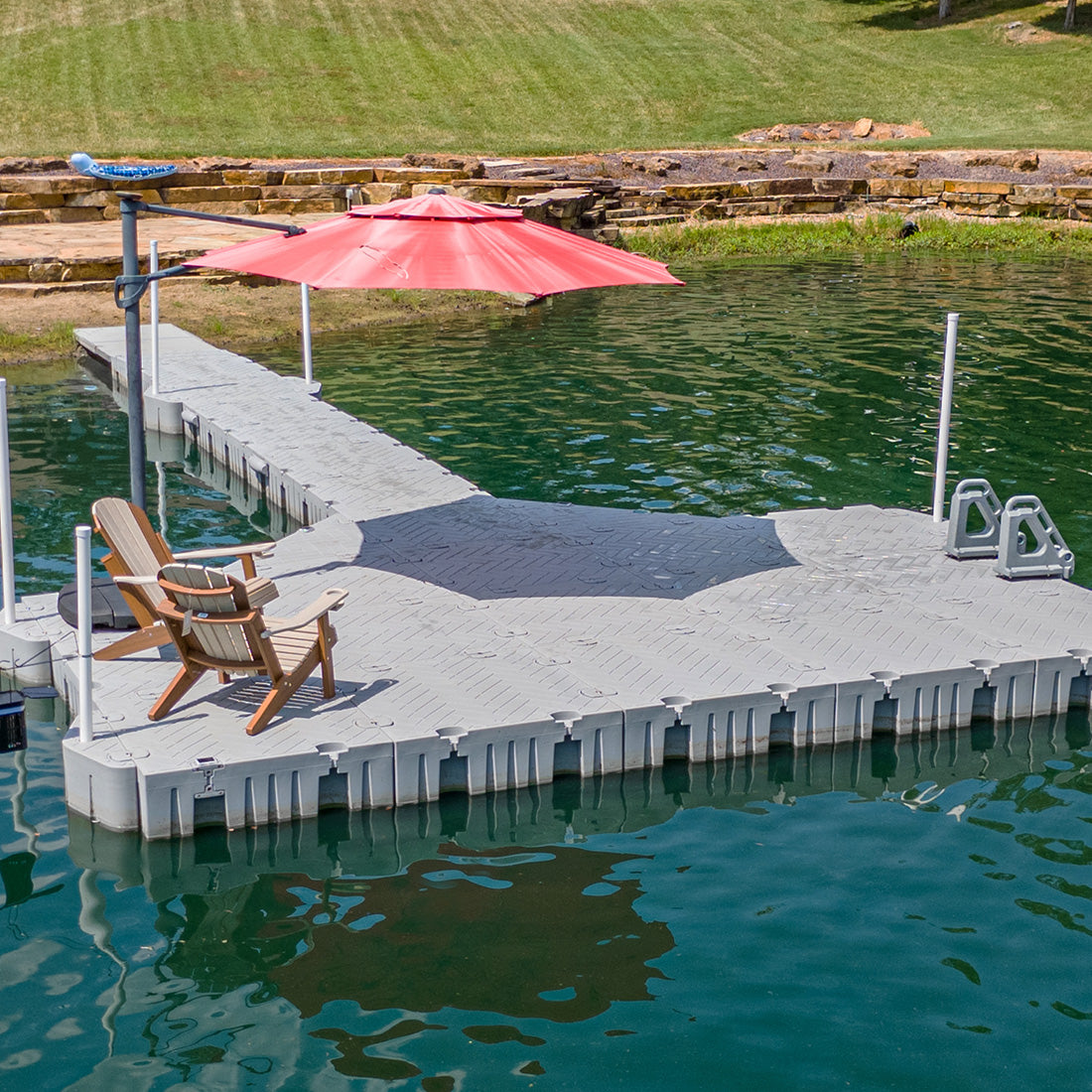 Easy to install floating dock with chairs, ladder and umbrella